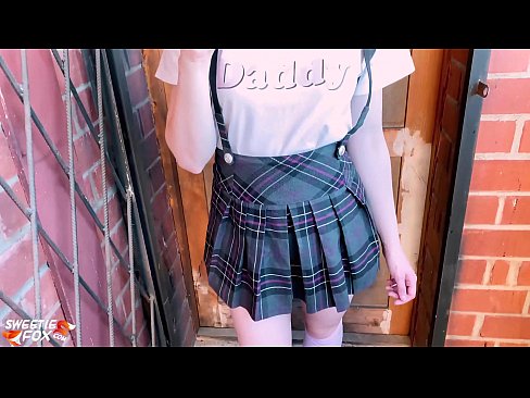 ❤️ Школачы Сосут анын Дик терең жана трахает ордуна класстар. ❌ Порно боюнча бизде ❌❤