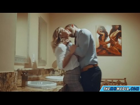 ❤️ Блондинка сени коомдук дааратканада азгырып жатканда ❌ Порно боюнча бизде ❌❤